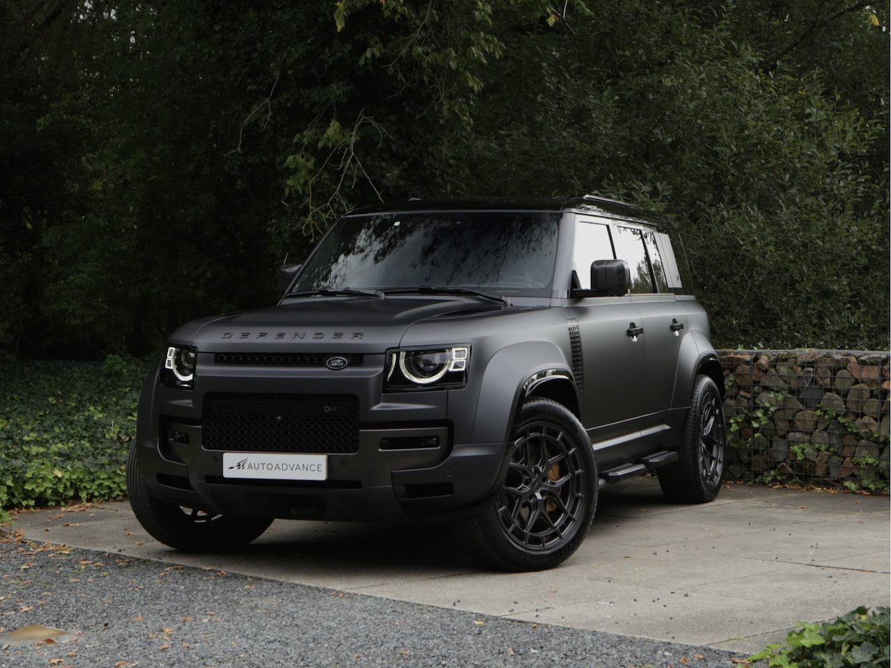 Land Rover Defender 110 - 4.4 P635 Octa Edition One Urban X Vossen - AutoWereld.nl