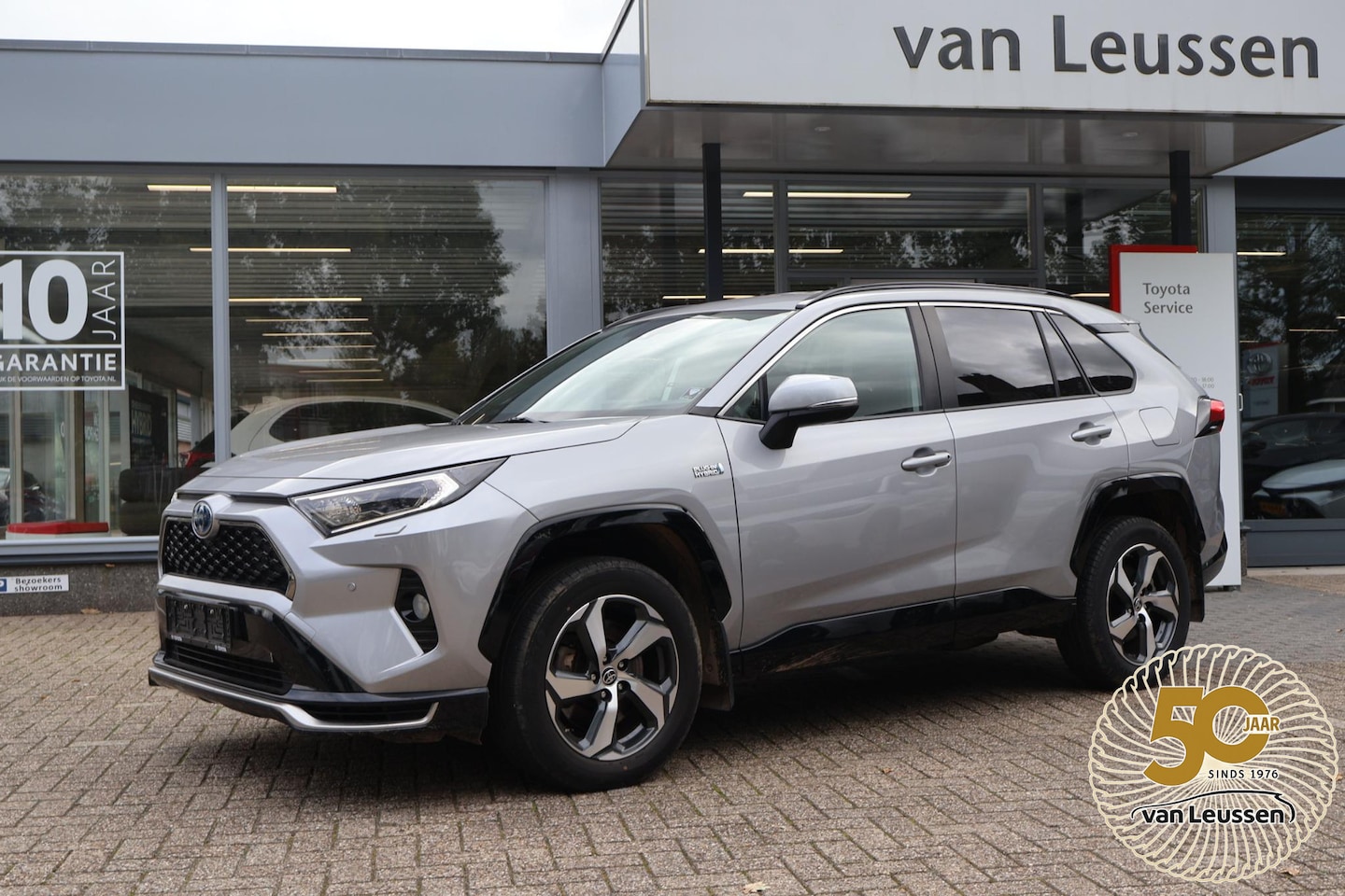 Toyota RAV4 - 2.5 Plug-in Hybrid AWD Style TREKHAAK PARKEERSENSOREN STOEL/STUURVERW. LED DAB APPLE/ANDRO - AutoWereld.nl