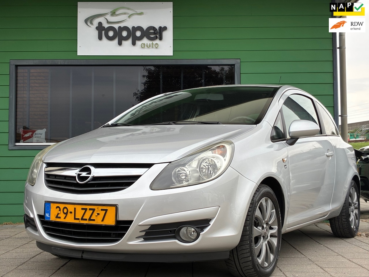Opel Corsa - 1.2-16V '111' Edition|1e Eigenaar|Airco|CruiseControl|Elektr.ramen|LM-Velgen|NAP|Nieuwe AP - AutoWereld.nl