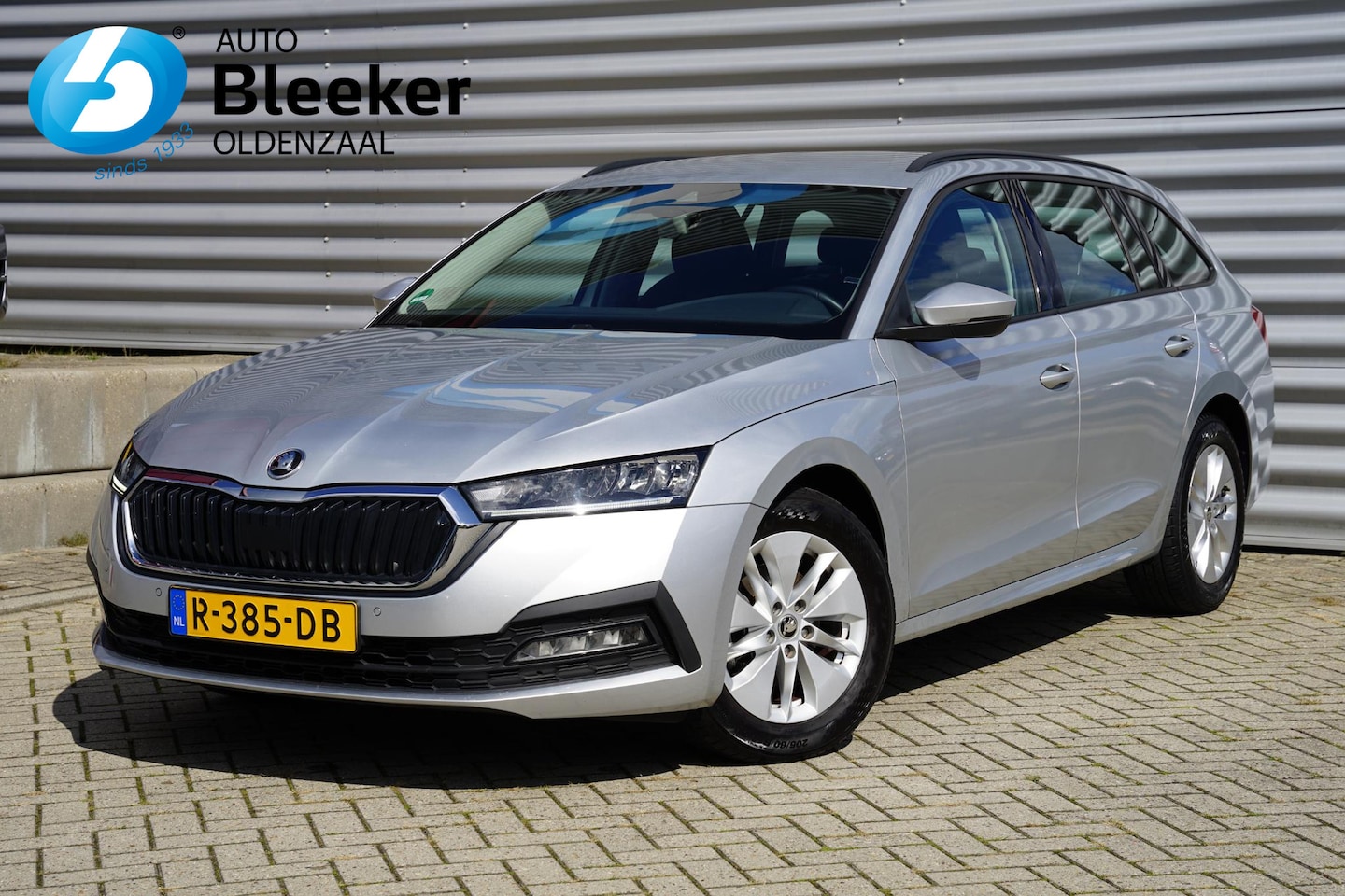 Skoda Octavia Combi - 1.0 TSI Bsn Ed. Cruise Navi LED Ecc VC PDC Carplay - AutoWereld.nl