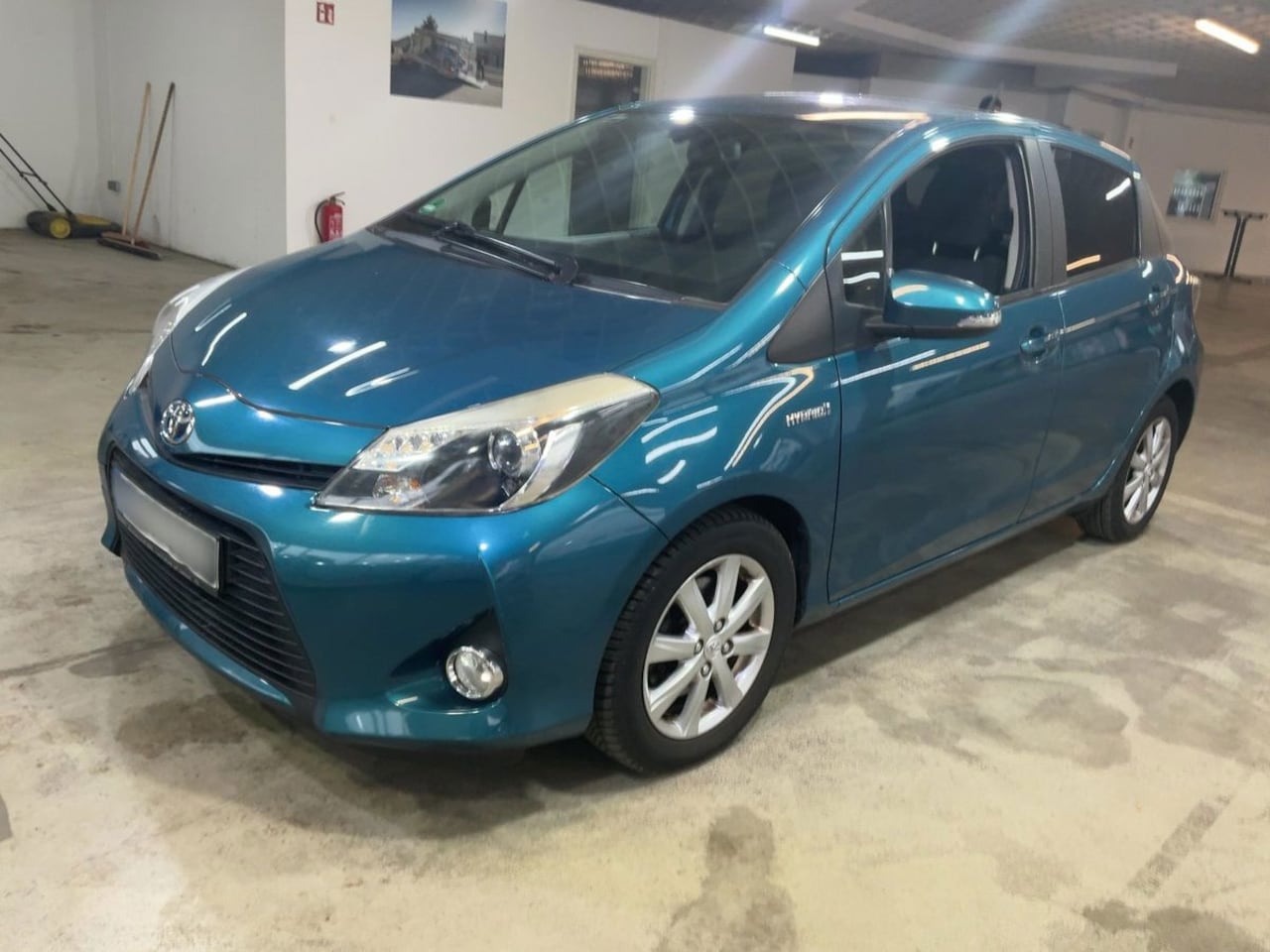 Toyota Yaris - 1.5 Full Hybrid Dynamic 100 pk (2014) | Automaat | 115.943 km | Camera | Climate | Keyless - AutoWereld.nl