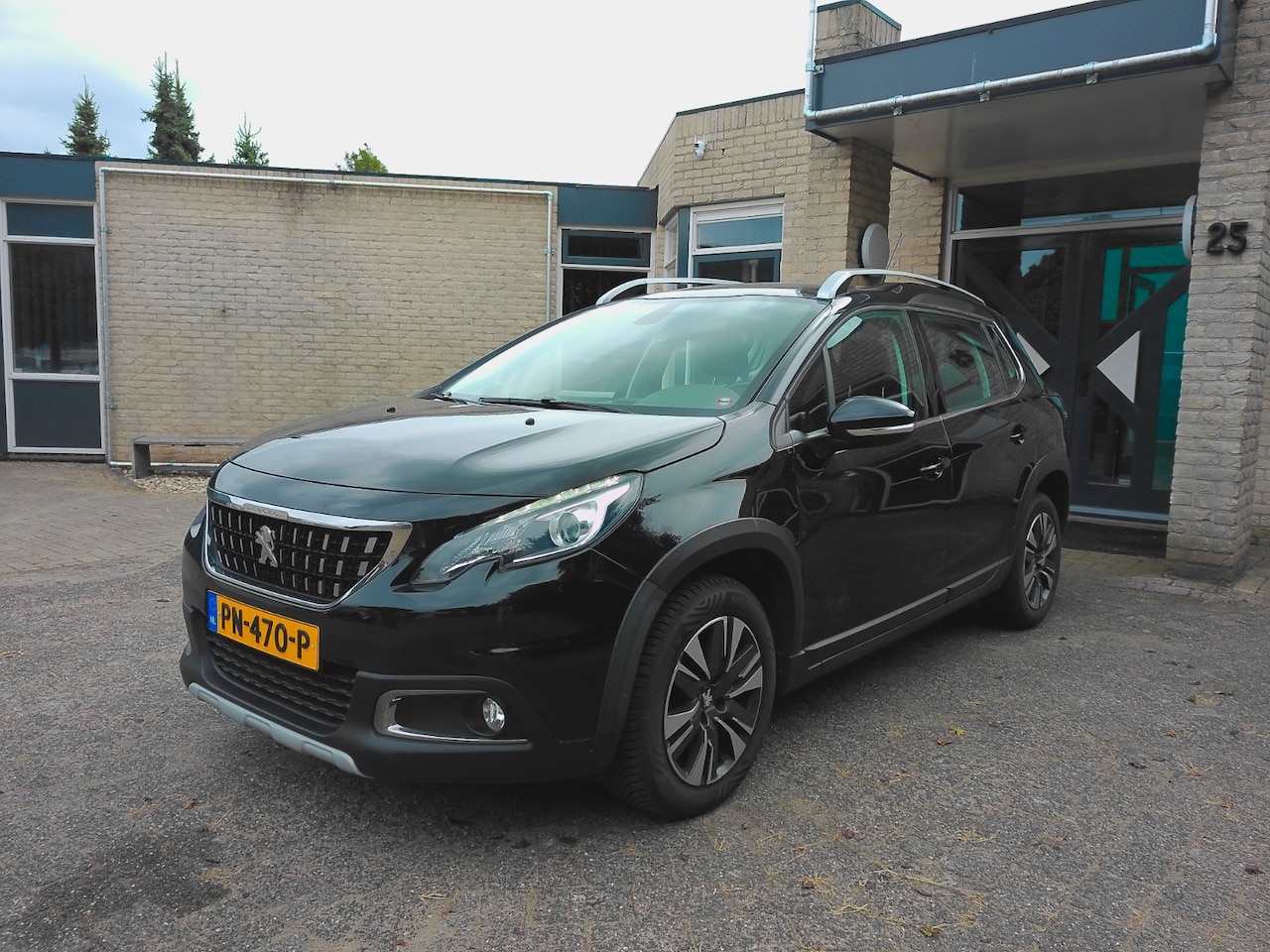 Peugeot 2008 - 1.2 PureTech Allure automaat pano top staat - AutoWereld.nl