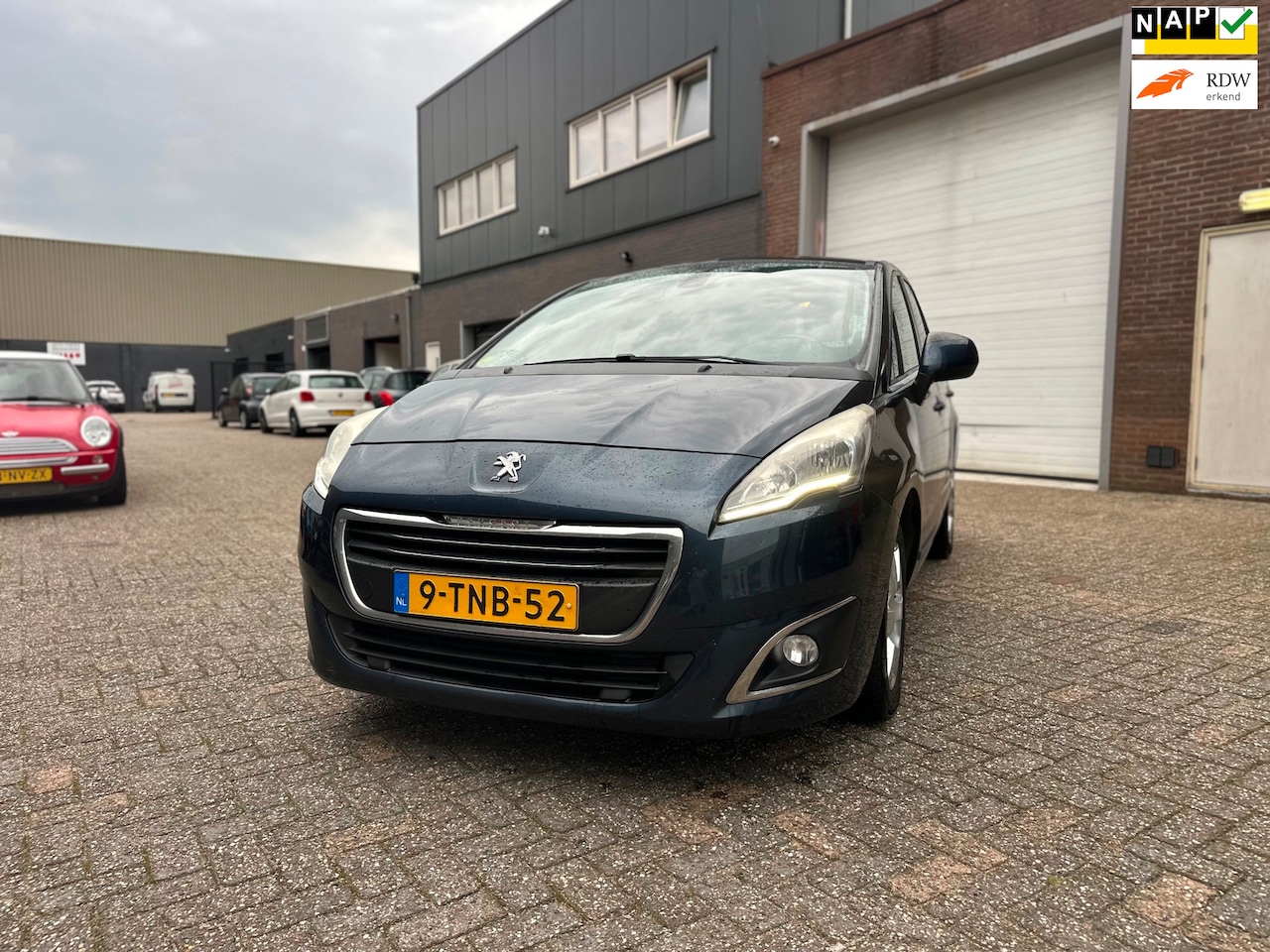 Peugeot 5008 - 1.6 e-HDi Blue Lease 5p. Aut. Clima Cruise Navi PDC LM-Wielen Trekhaak APK NAP - AutoWereld.nl