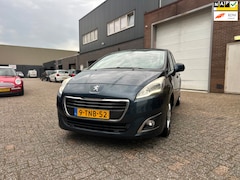 Peugeot 5008 - 1.6 e-HDi Blue Lease 5p. Aut. Clima Cruise Navi Led PDC LM-Wielen Trekhaak APK NAP