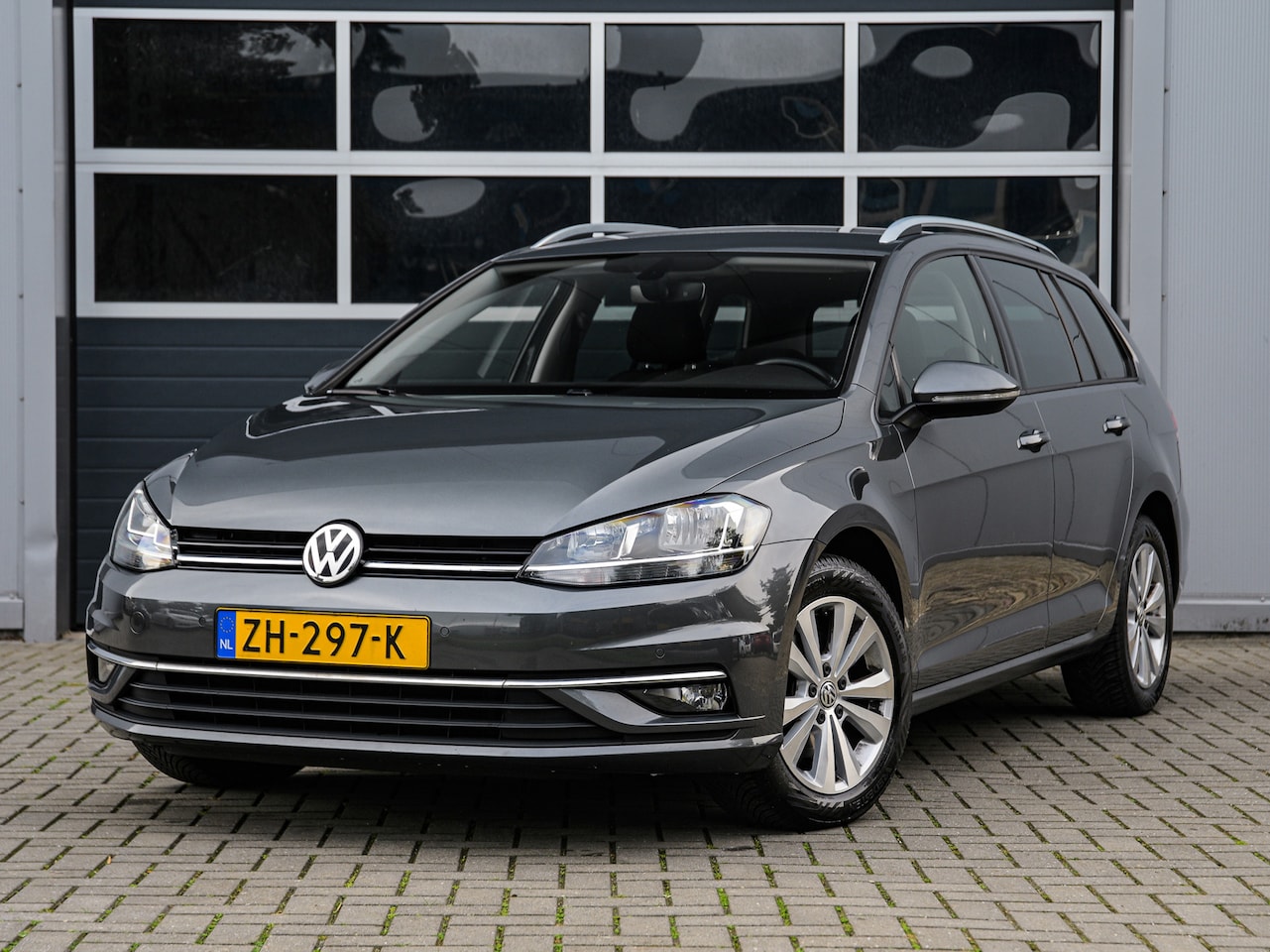 Volkswagen Golf Variant - 1.0 TSI Comfortline DSG | Carplay | Camera | Adaptive cruise | Massage stoel | Climate con - AutoWereld.nl