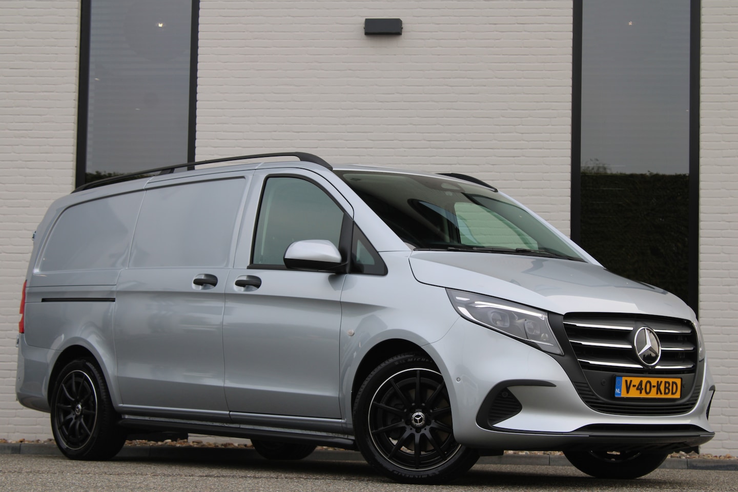 Mercedes-Benz Vito - 116 CDI Aut / Lang / Led / 3-Pers / Navi / Camera / Achterdeuren / NIEUWSTAAT - AutoWereld.nl