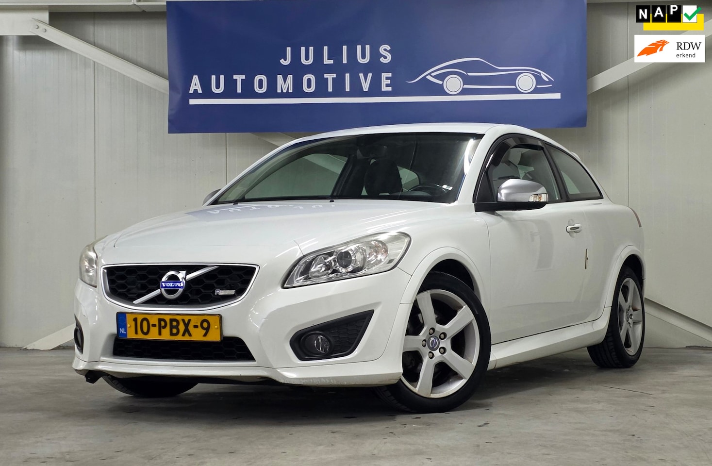 Volvo C30 - 1.6 R-Edition 1e Eigenaar Leer Trekhaak Clima PDC CruiseControl Nieuwe APK! - AutoWereld.nl