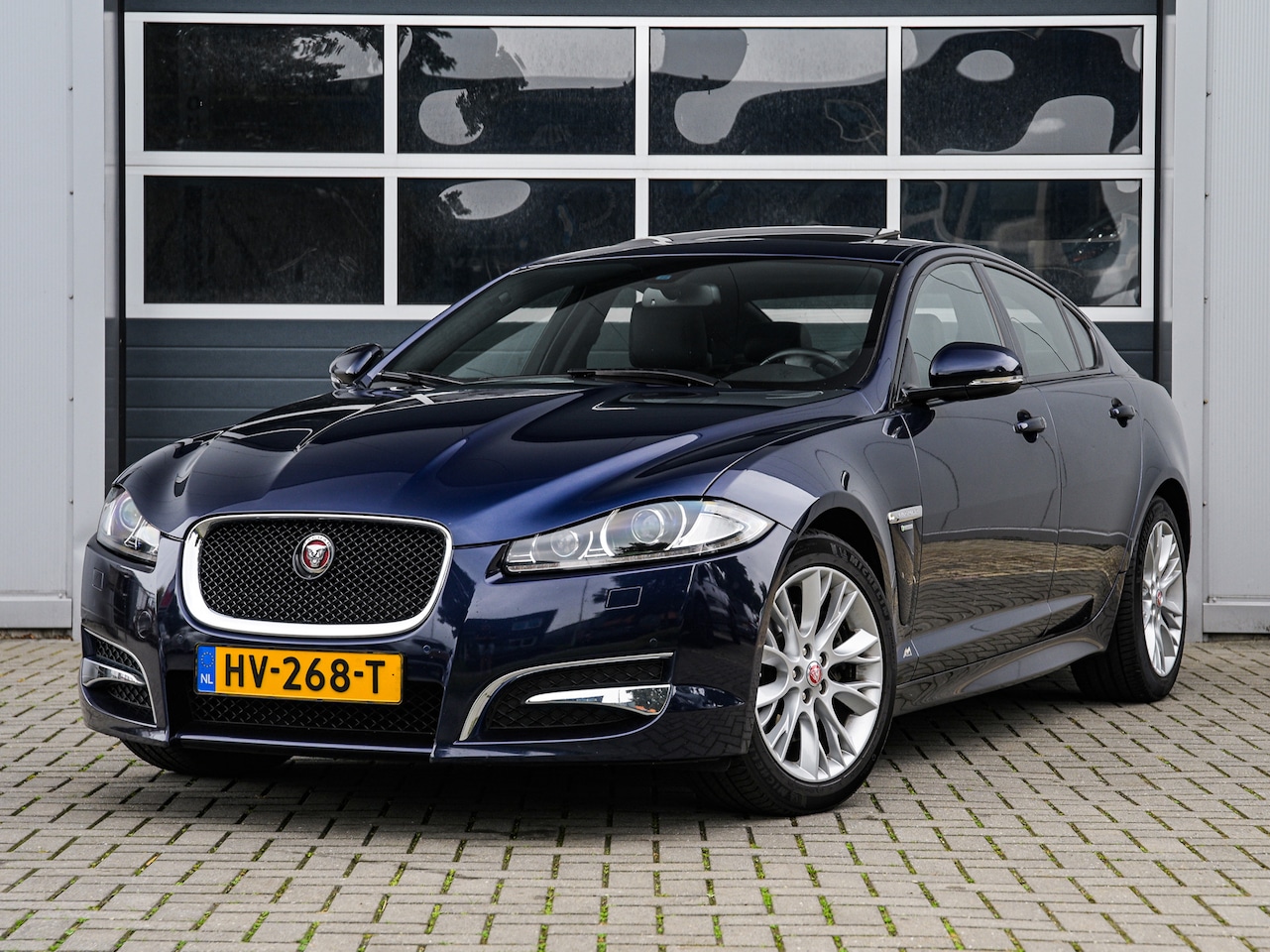 Jaguar XF - 2.2d R-Sport | Schuifdak | Xenon | Keyless | Leder/Alcantara | Camera | Stoelverwarming | - AutoWereld.nl