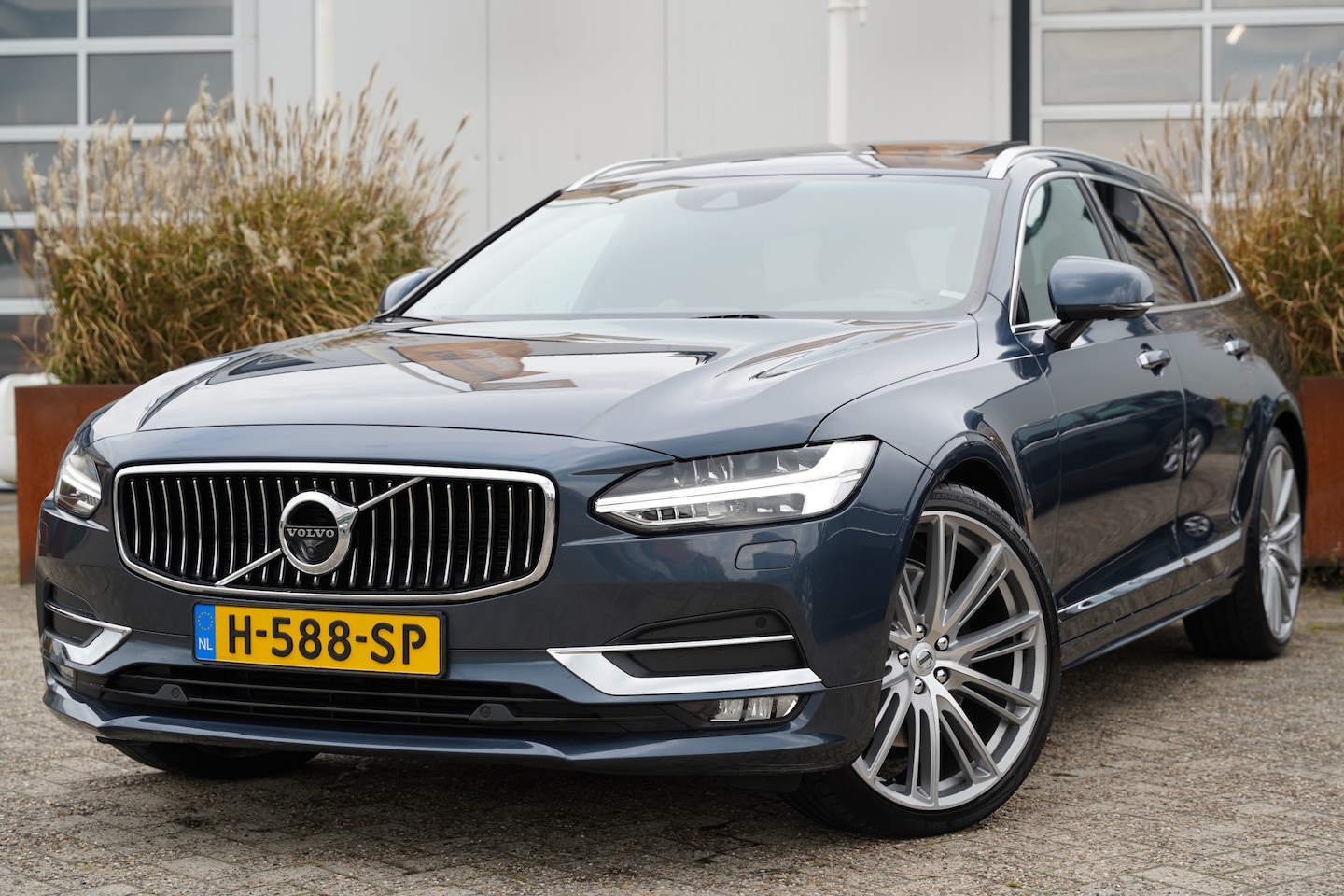 Volvo V90 - 2.0 D4 Inscription 190pk | Apple Carplay/Android Auto | Bowers & Wilkins Sound | IntelliSa - AutoWereld.nl