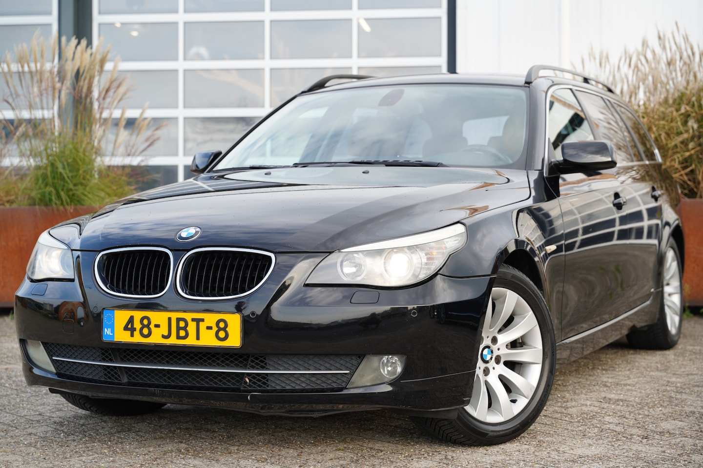 BMW 5-serie Touring - 520i Corporate Lease Business Line Edition I 164pk | Audio-navigatie full map | Bi-xenon k - AutoWereld.nl