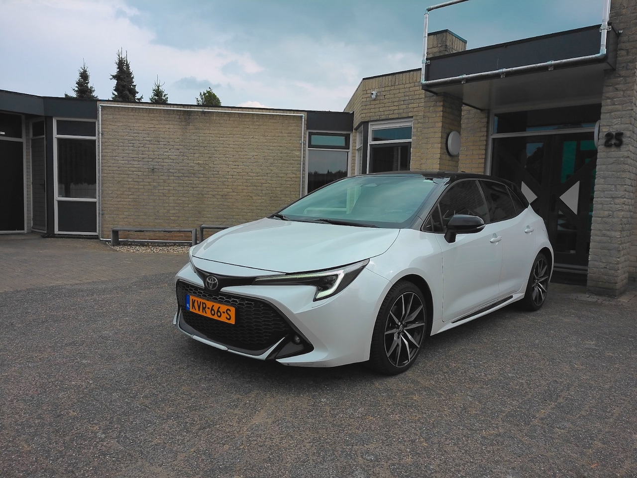Toyota Corolla - Hybrid 140 GR Sport nieuwstaat - AutoWereld.nl