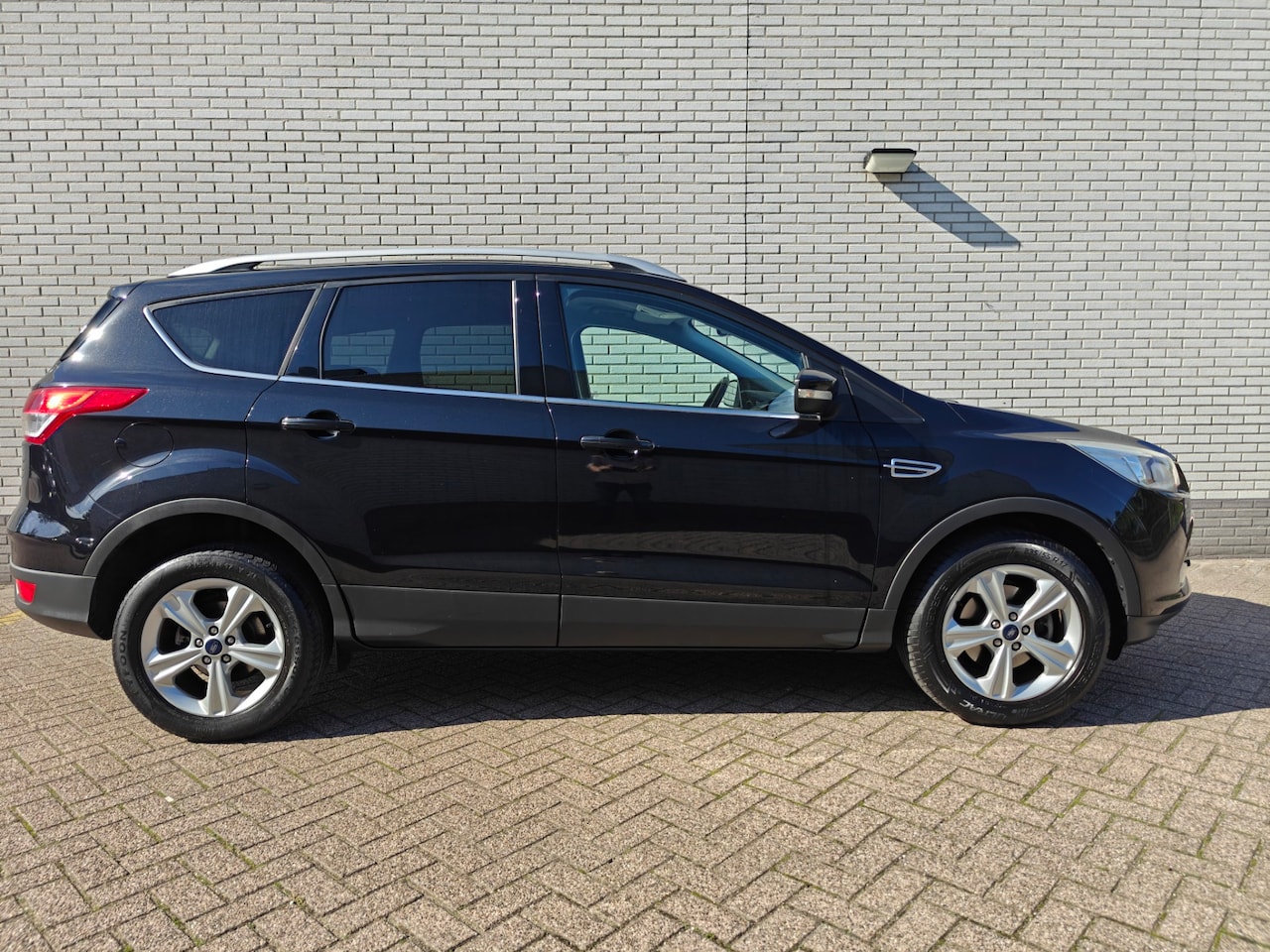 Ford Kuga - 1.6 Titanium / LM Velgen / Navigatie / Uitstekende staat! - AutoWereld.nl