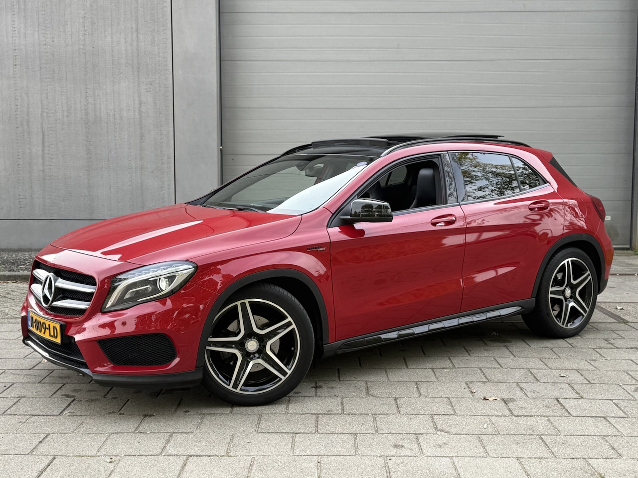 Mercedes-Benz GLA-Klasse - 250 4Matic Edition 1 (PANORAMADAK, TREKHAAK, NAVIGATIE) - AutoWereld.nl