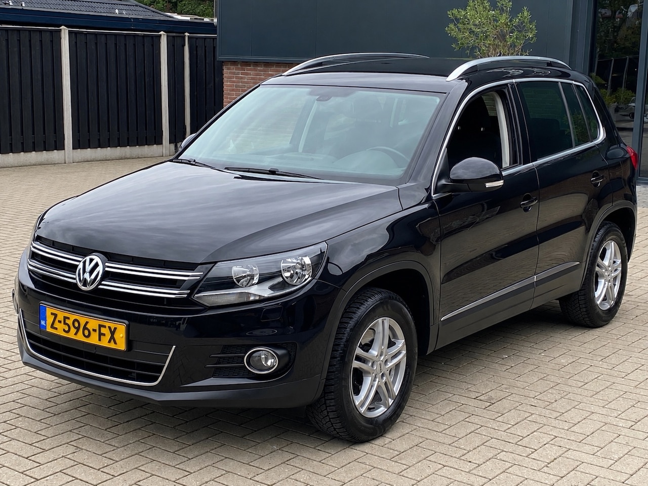 Volkswagen Tiguan - 1.4 TSI highline NIEUWSTAAT NAVI CRUISE CLIMA PDC ALCANTARA - AutoWereld.nl