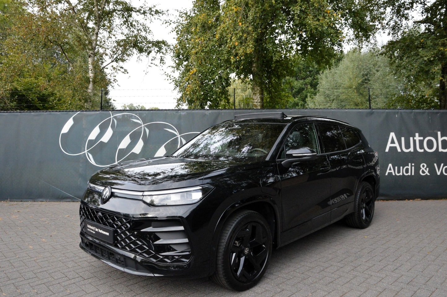 Volkswagen Tayron - 1.5 eHybrid |R-Line|Black Style|Panoramadak|HuD|Massage|Harman Kardon|Automaat| - AutoWereld.nl