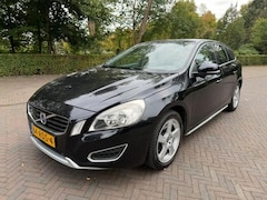 Volvo V60 - 2.0T Momentum/Trekhaak/Leer/Cruise/Navi/APK