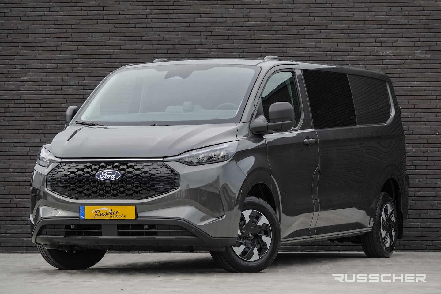 Ford Transit Custom - E-Transit L2H1 218Pk 71Kwh | Dubbele Cabine | 5-Persoons | Trend 320 | Pro Power On Board - AutoWereld.nl