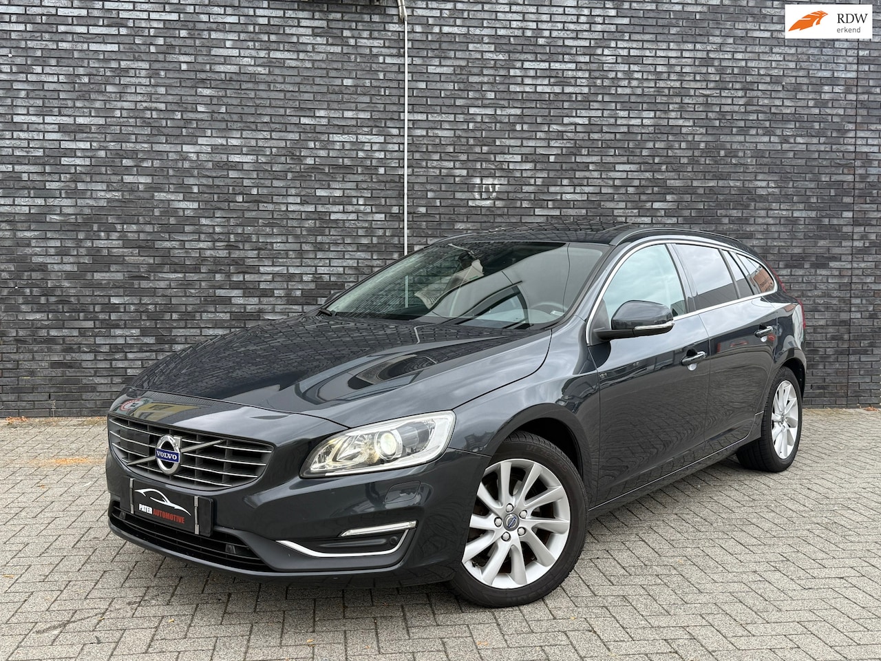 Volvo V60 - 2.0 D3 Ocean Race Aut|H&K|Pano|Camera|ACC|Elekt Stoel|Lane Assist|Stuur/Stoelverwarming|VO - AutoWereld.nl
