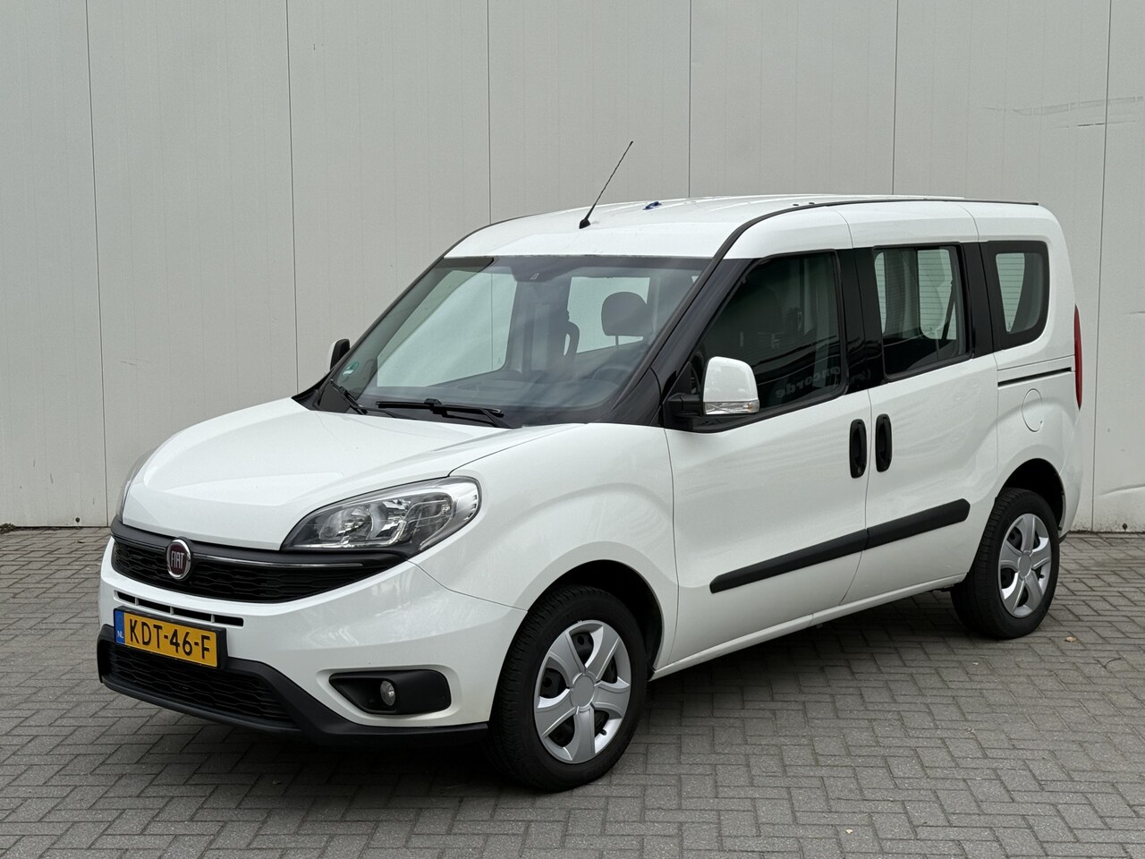 Fiat Doblò - Rolstoelauto 3+1 - XL Bodemverlaging - 1e Eigenaar - Rolstoelvervoer - AutoWereld.nl