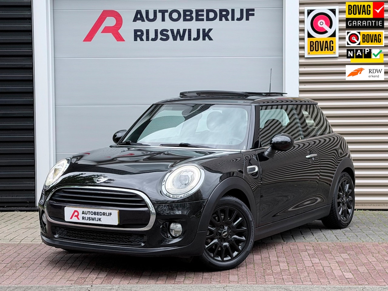 MINI 3-Deurs - 1.5 Cooper Chili Business Pano/Xenon/Navi - AutoWereld.nl