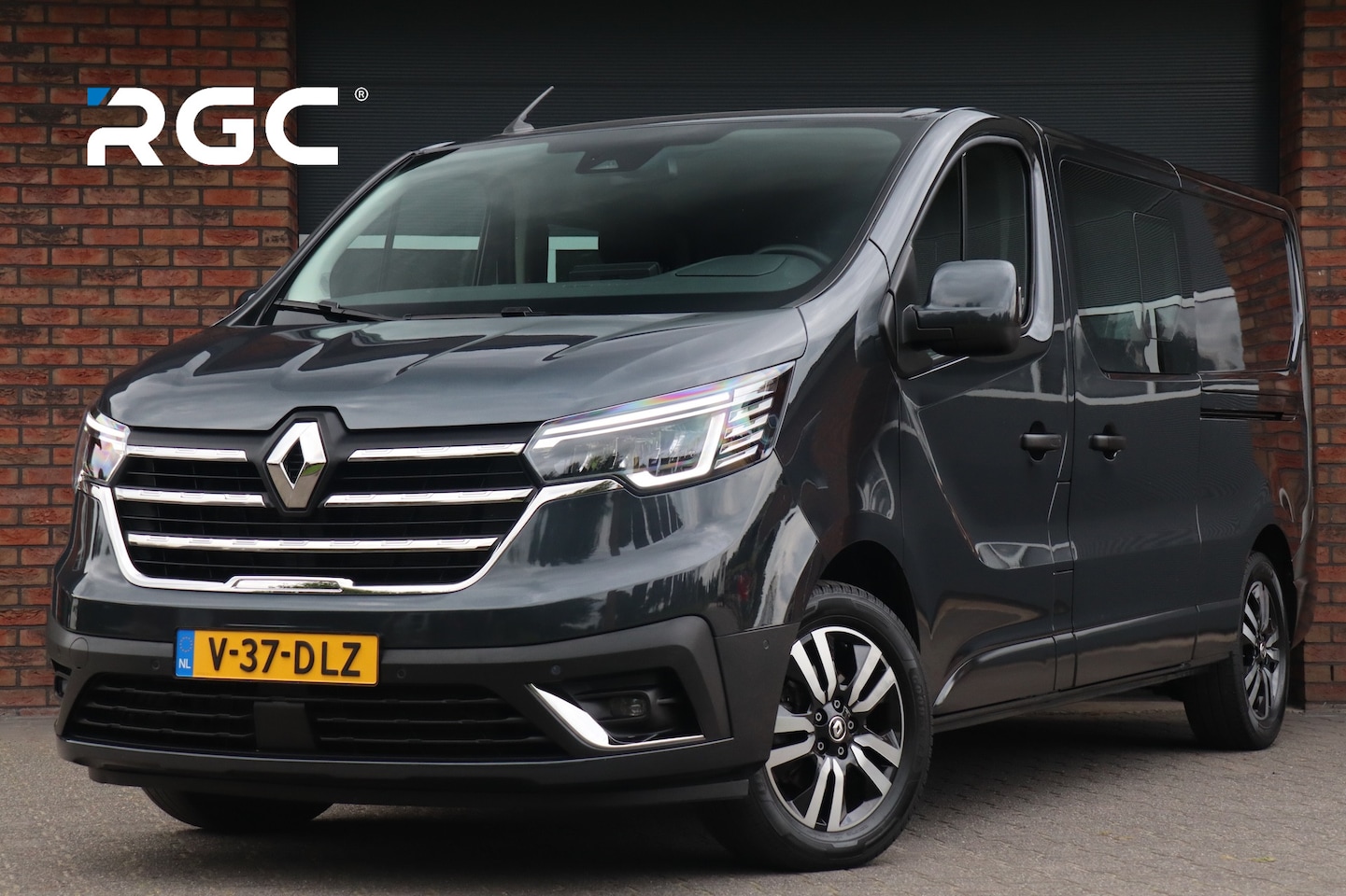 Renault Trafic - 2.0 dCi 150 EDC T29 L2H1 DC 2x schuifdeur - AutoWereld.nl