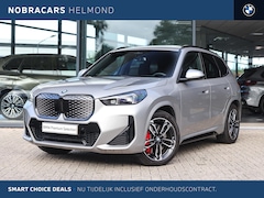 BMW iX1 - eDrive20 M Sport / Panoramadak / Trekhaak / Sportstoelen / Achteruitrijcamera / M Adaptief