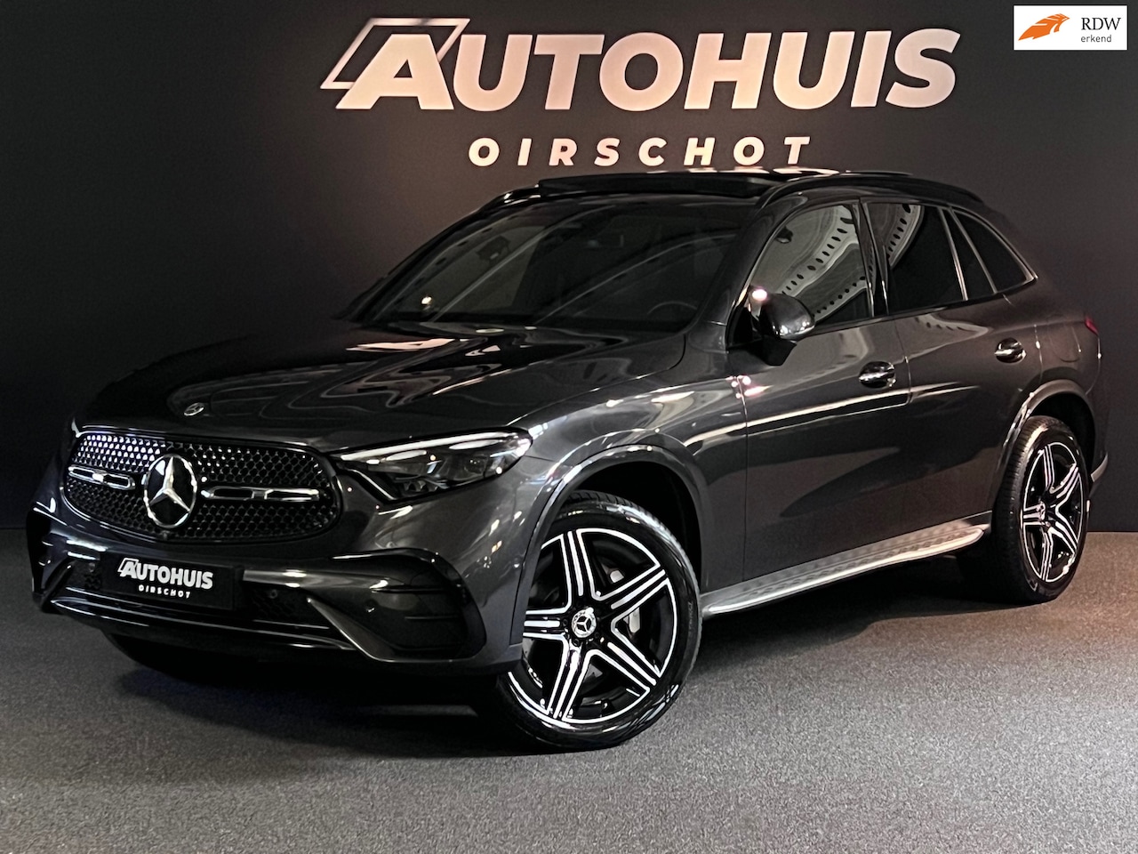 Mercedes-Benz GLC-klasse - 300e 4MATIC AMG Line Pano/ Memoryseats/ 360Camera/ Digital licht/ Burnmester 3D/ Stuurverw - AutoWereld.nl
