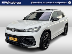 Volkswagen Tiguan - 1.5 eHybrid R-Line Edition / AUTOMAAT/ GARANTIE TM 09-2030/ 272 PK/ PANO/ LEER/ TREKHAAK/