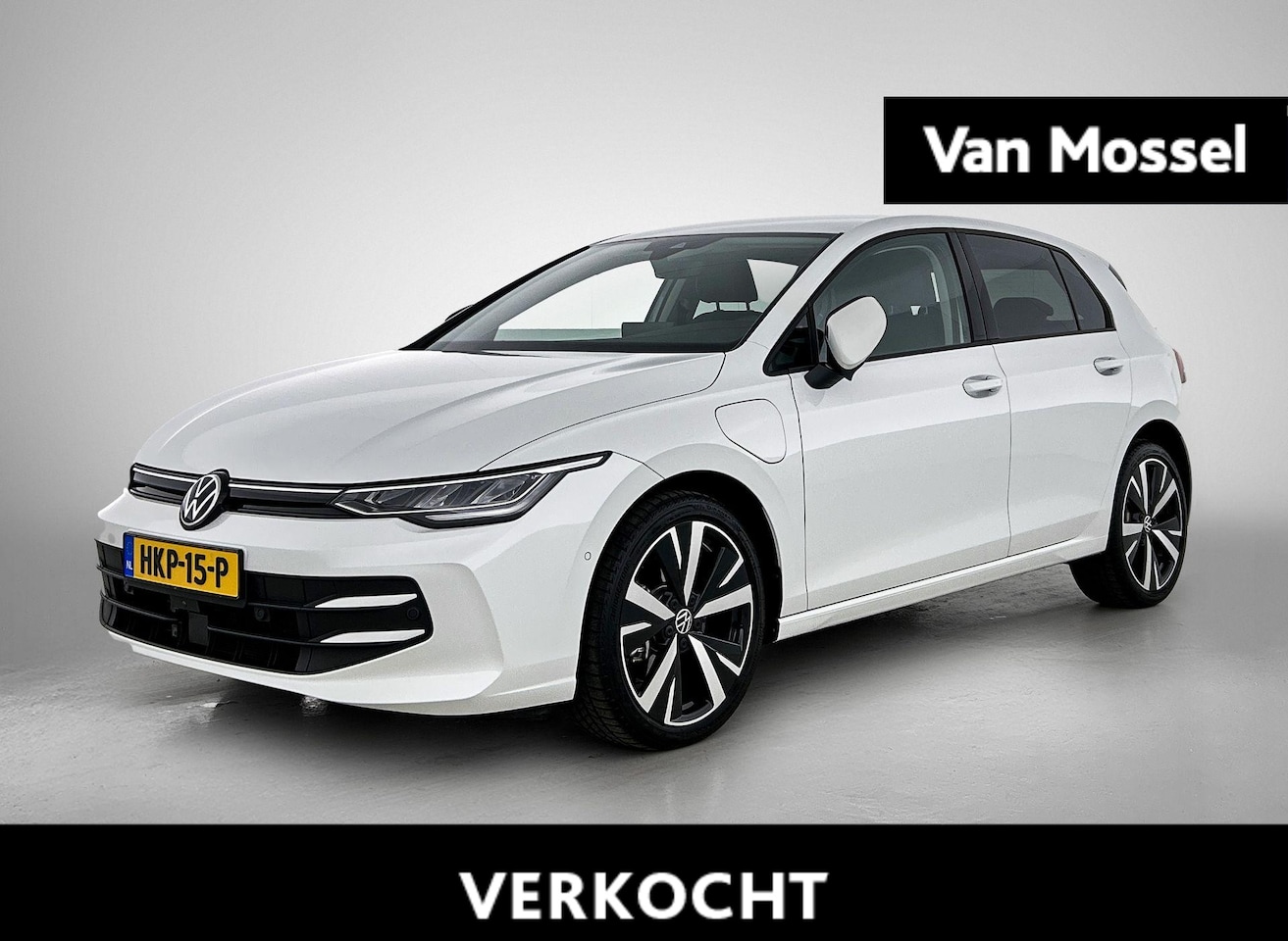 Volkswagen Golf - 1.5 eHybrid Life Edition | Automaat | 360 graden Camera | Climate Control | Apple Carplay - AutoWereld.nl