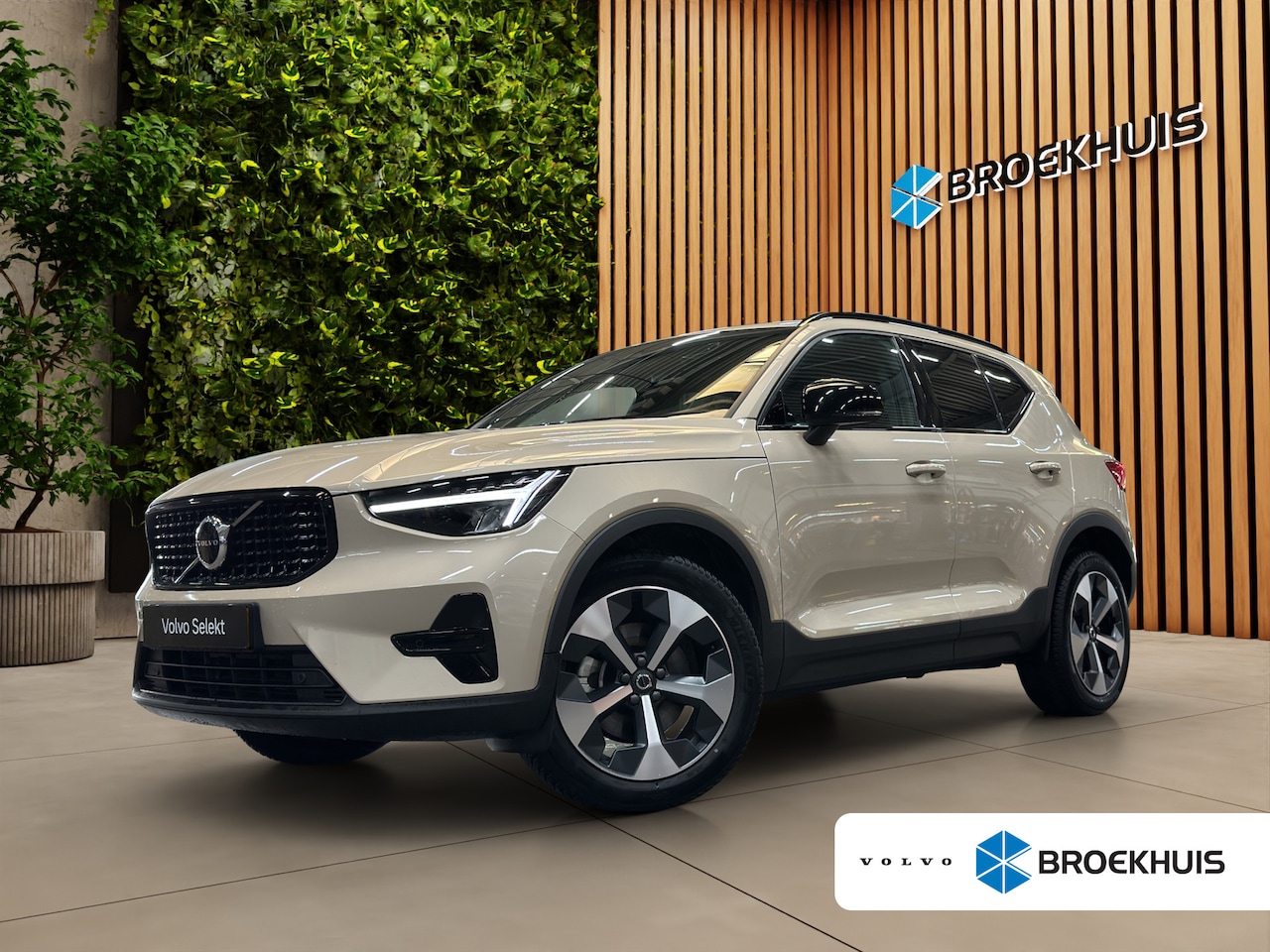 Volvo XC40 - 2.0 B4 Plus Dark 2.0 B4 Plus Dark - AutoWereld.nl
