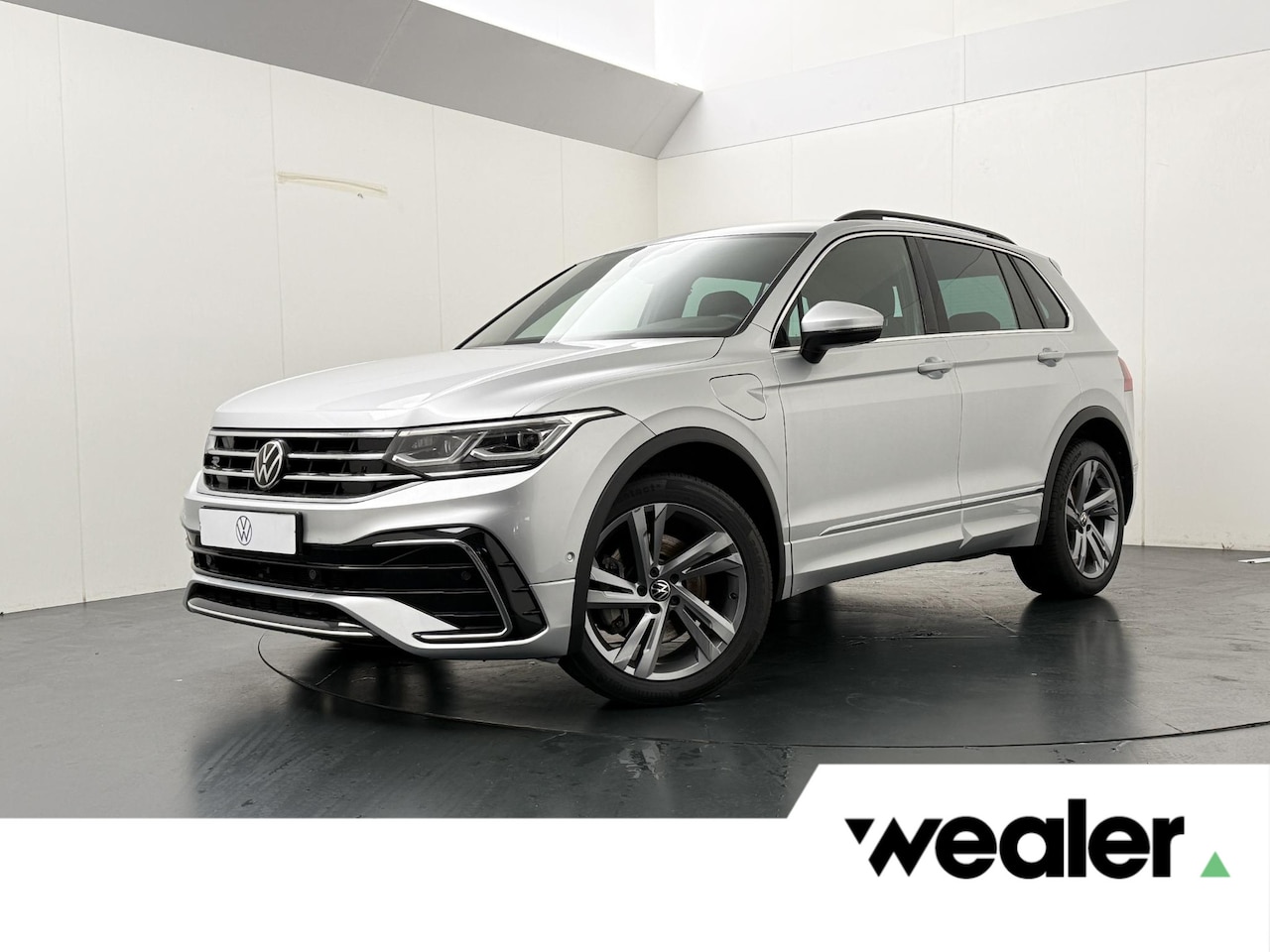 Volkswagen Tiguan - 1.4 TSI eHybrid R-Line Business+ | 245 PK | SoH 97% | Adaptive Cruise Control | Achteruitr - AutoWereld.nl