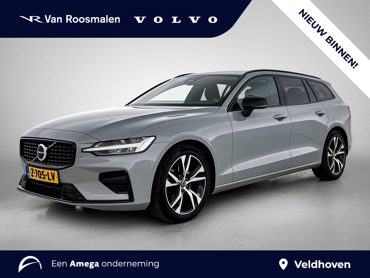 Volvo V60 - 2.0 B4 Plus Dark | Stoelverwarming | 19 Inch wielen | trekhaak | - AutoWereld.nl