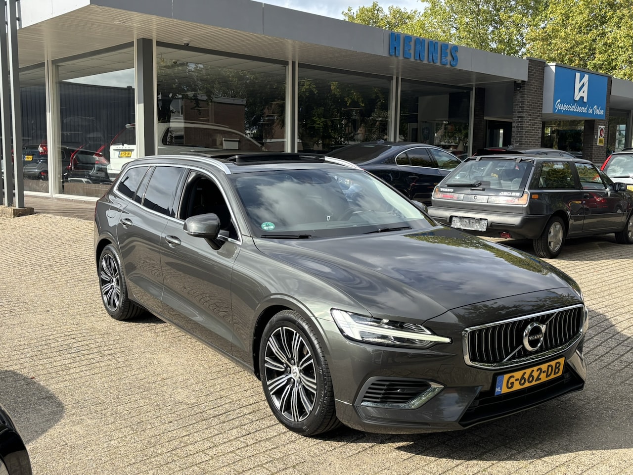 Volvo V60 - T8 AWD Inscription Pano MASSAGE Ventilatie Pilot Assist - AutoWereld.nl