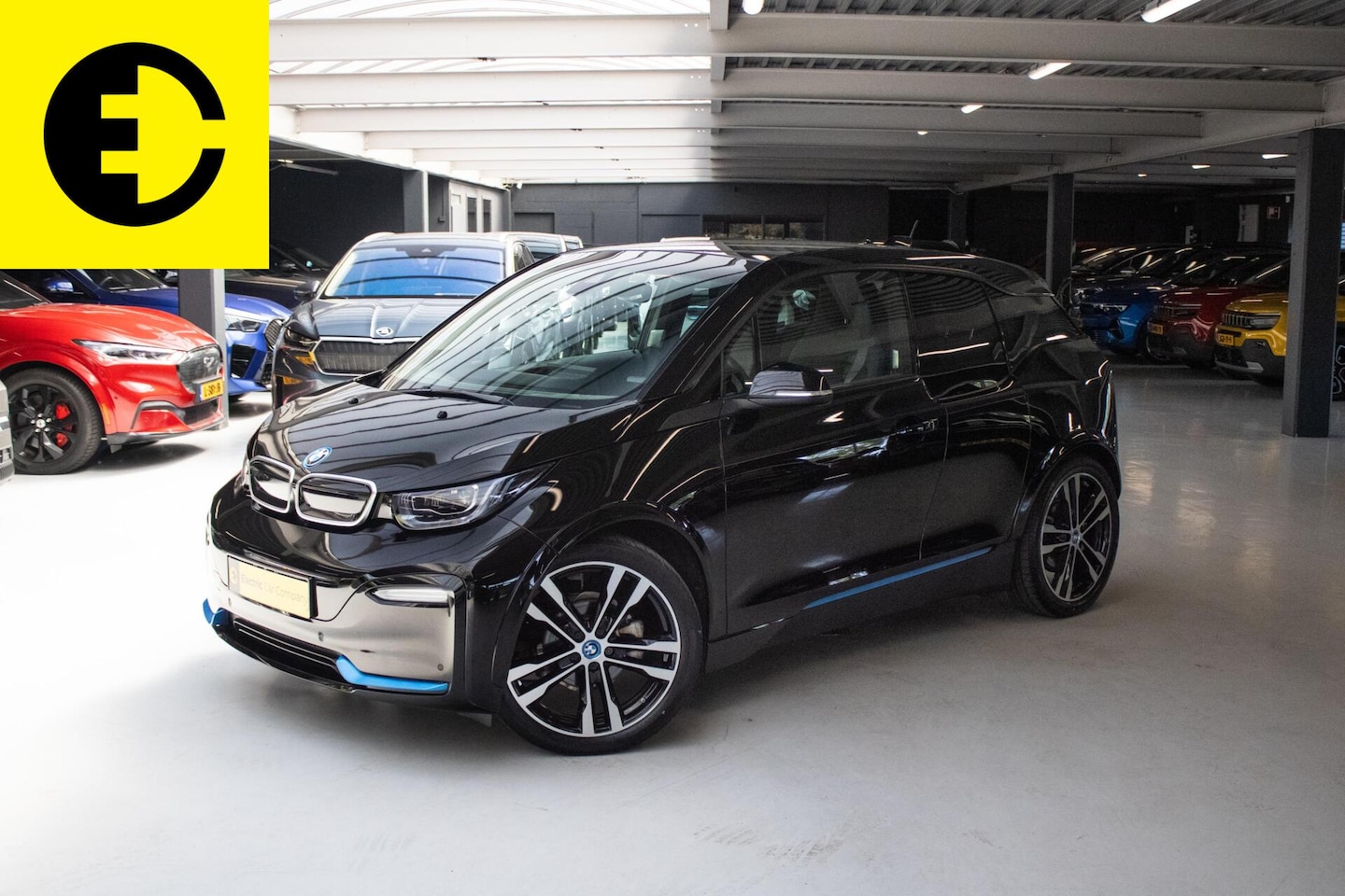 BMW i3 - S 120Ah 42 kWh |SOH 90,8% | Stoelverwarming | Achteruitrijcamera | Cruise - AutoWereld.nl
