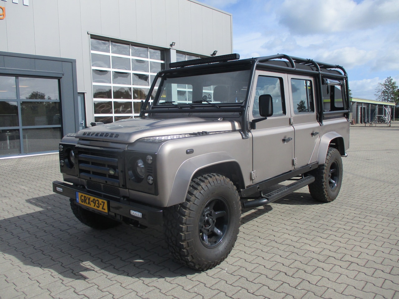 Land Rover Defender - TD5 FULLY RESORED !! NEW CONDITION - AutoWereld.nl