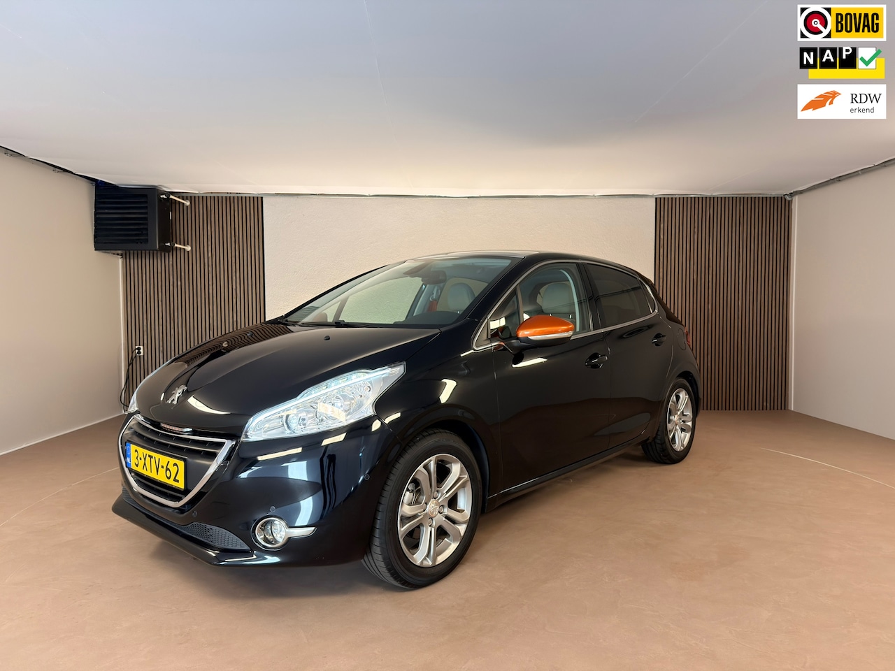 Peugeot 208 - 1.2 e-VTi Roland Garros Trekhaak, Panoramadak, Stoel verwarming, Automaat - AutoWereld.nl