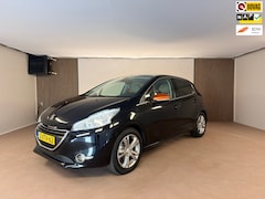 Peugeot 208 - 1.2 e-VTi Roland Garros Trekhaak, Panoramadak, Stoel verwarming, Automaat