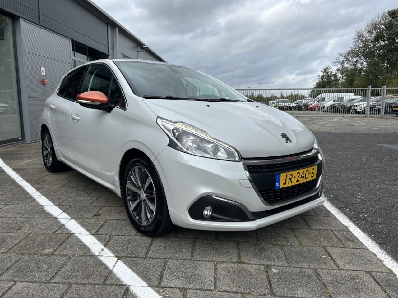 Peugeot 208 - 1.2 Puretech 110pk 5D Roland Garros - AutoWereld.nl