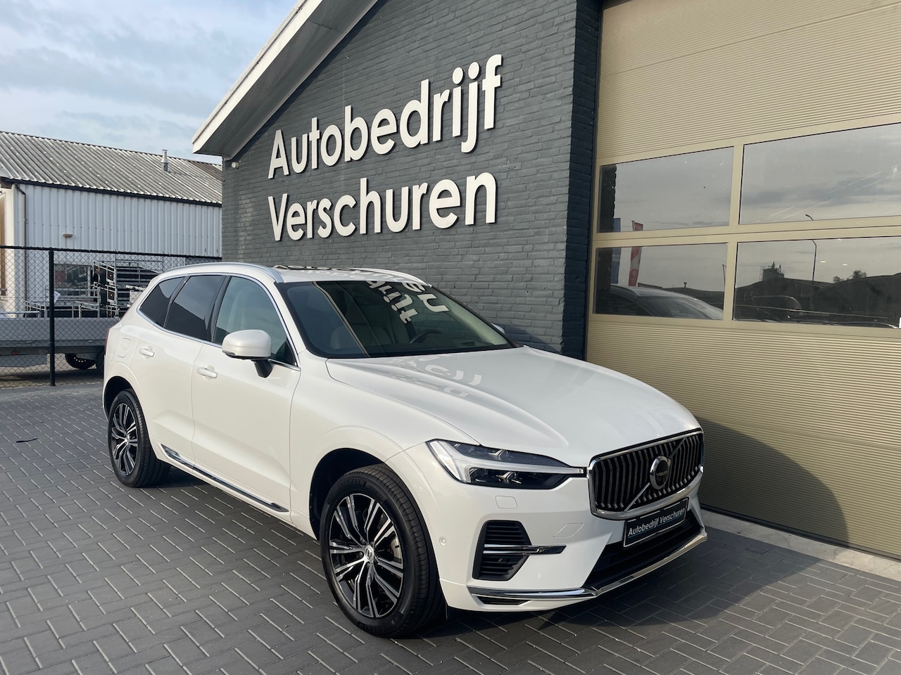 Volvo XC60 - 2.0 T6 Plug-in hybrid AWD Ultra Bright pano head up 360° camera - AutoWereld.nl