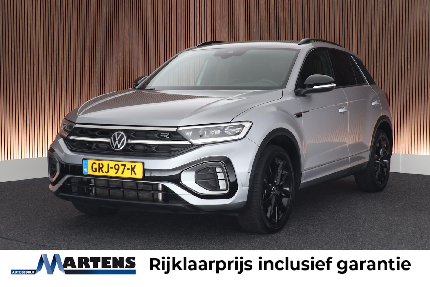 Volkswagen T-Roc - 1.5 TSI 150pk DSG R-Line Black Style Trekhaak IQ.Light Virtual Cockpit Camera Stoelverwarm - AutoWereld.nl