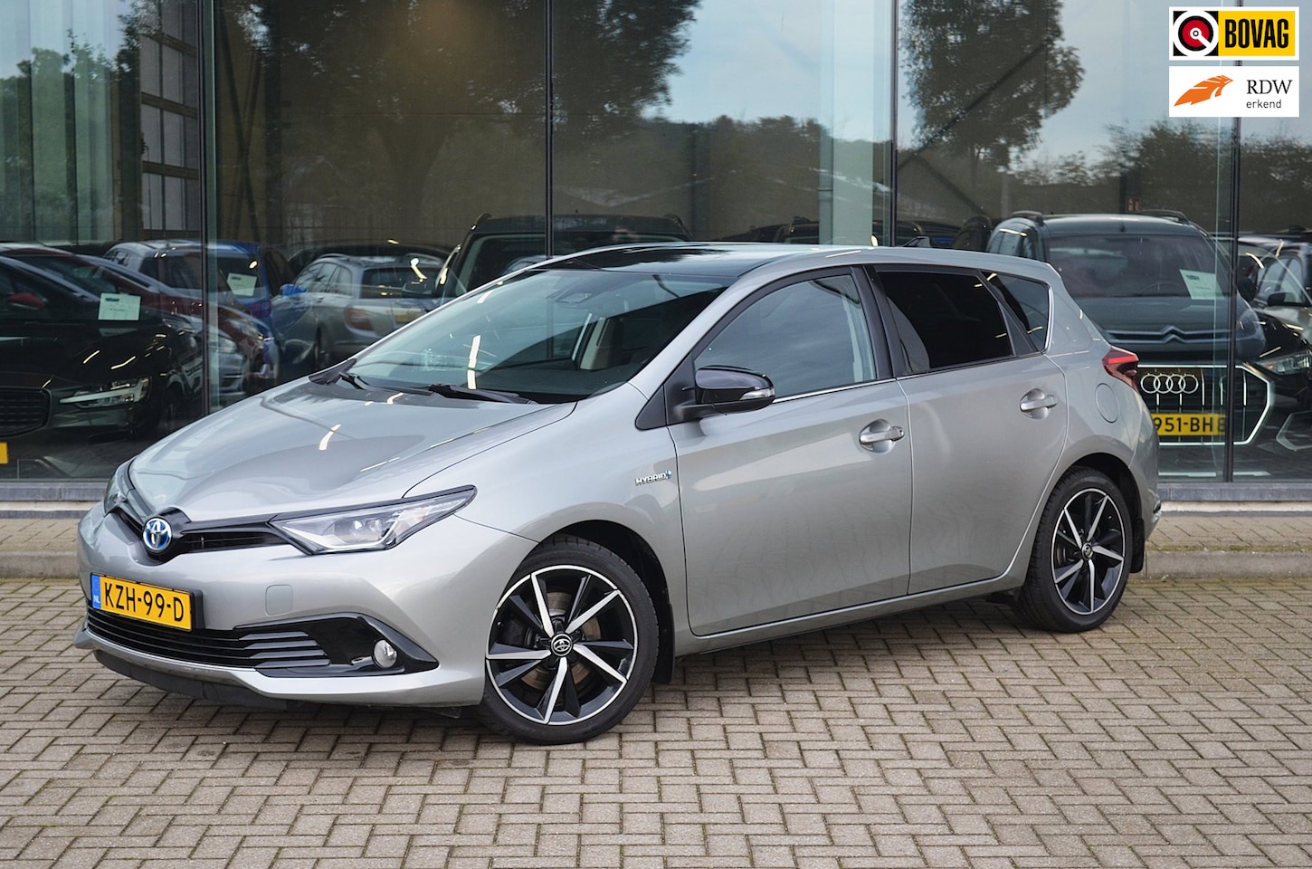 Toyota Auris - 1.8 Hybrid Executive | Cruise controle | Stoelverwarming | Automaat - AutoWereld.nl