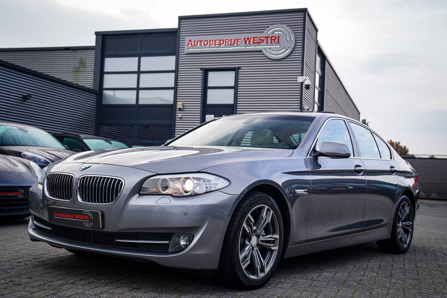 BMW 5-serie - 520i High Executive | Schuif / Kanteldak | Xenon | Leder | AUT | Nieuwe APK | PDC | Stoelv - AutoWereld.nl