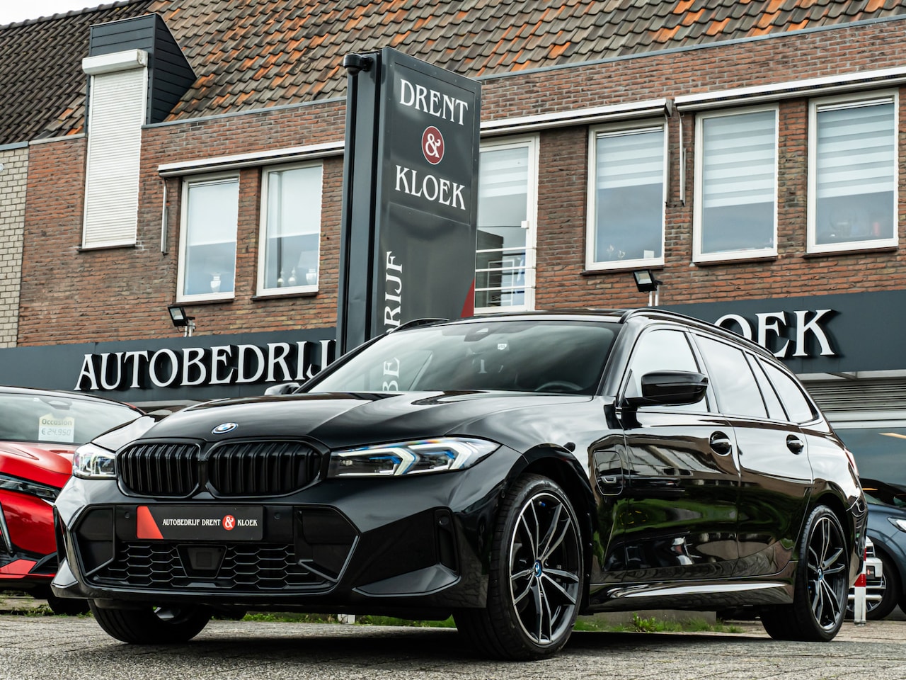 BMW 3-serie Touring - 330e xDrive PANO LASER LED HARMAN KARDON CAMERA 19 INCH ELEK TREKHAAK - AutoWereld.nl