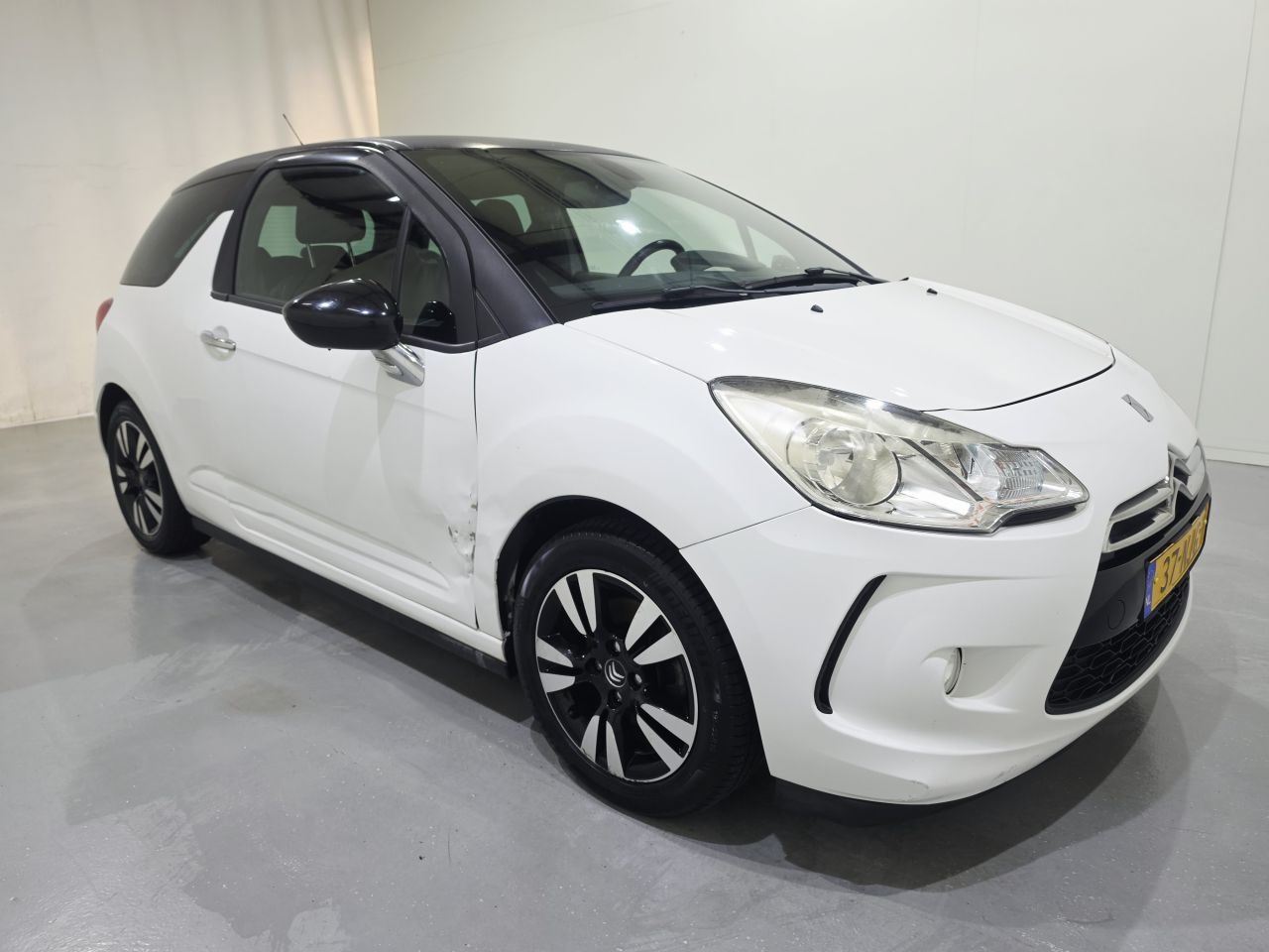 Citroën DS3 - 1.6 So Chic in White 1.6 So Chic in White 88Kw - AutoWereld.nl