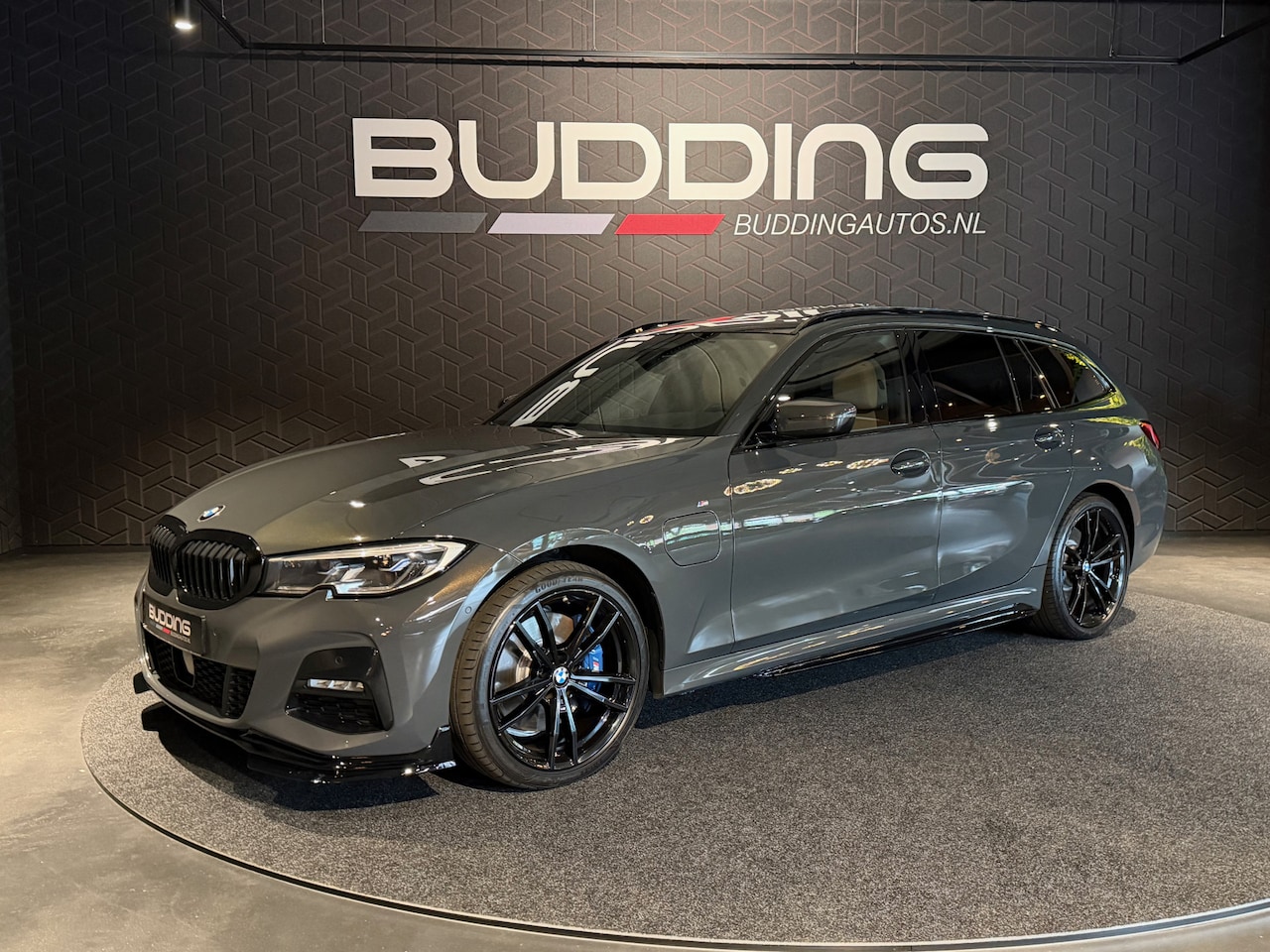 BMW 3-serie Touring - 330e xDrive High Exe | M-sport | Dravitgrau | Pano | Trekhaak | Memory - AutoWereld.nl