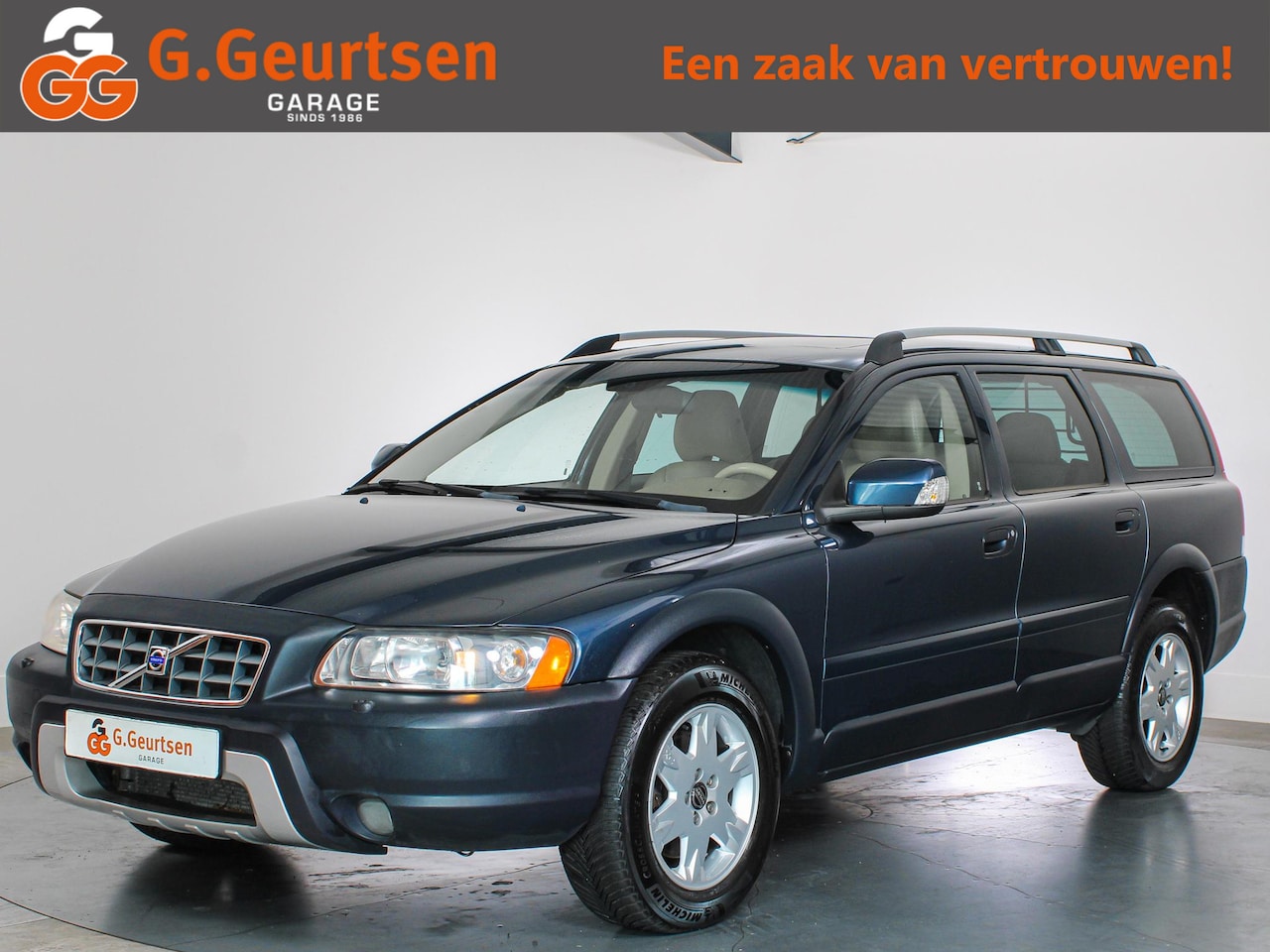 Volvo XC70 - 2.5 T Xenon, Schuifdak, Cruise Control, Trekhaak, Android Auto, - AutoWereld.nl