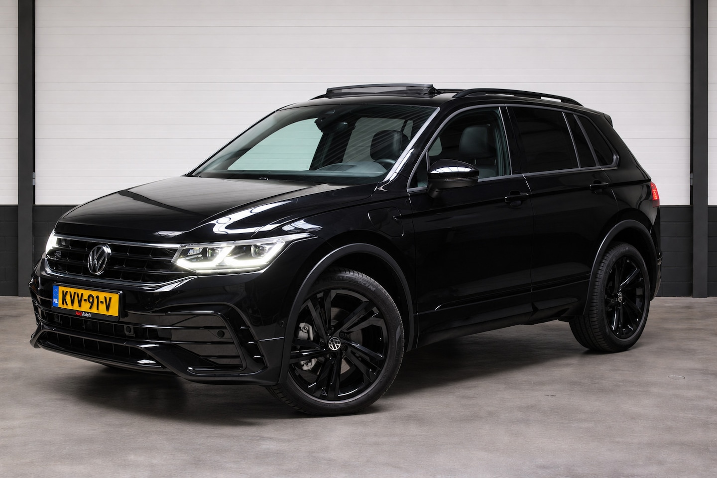 Volkswagen Tiguan - 1.4 TSI eHybrid R-Line Pano Trekh Keyless - AutoWereld.nl