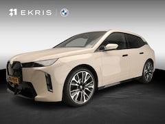 BMW iX - xDrive45 | M-Sportpakket | LED | HUD | Active cruise | Trekhaak | Keyles go | DAB | Harman