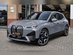 BMW iX - xDrive50 112 kWh M-Sport |Individual Storm Bay|B&W Diamond|Massage|Laser|Trekhaak|Sky Loun