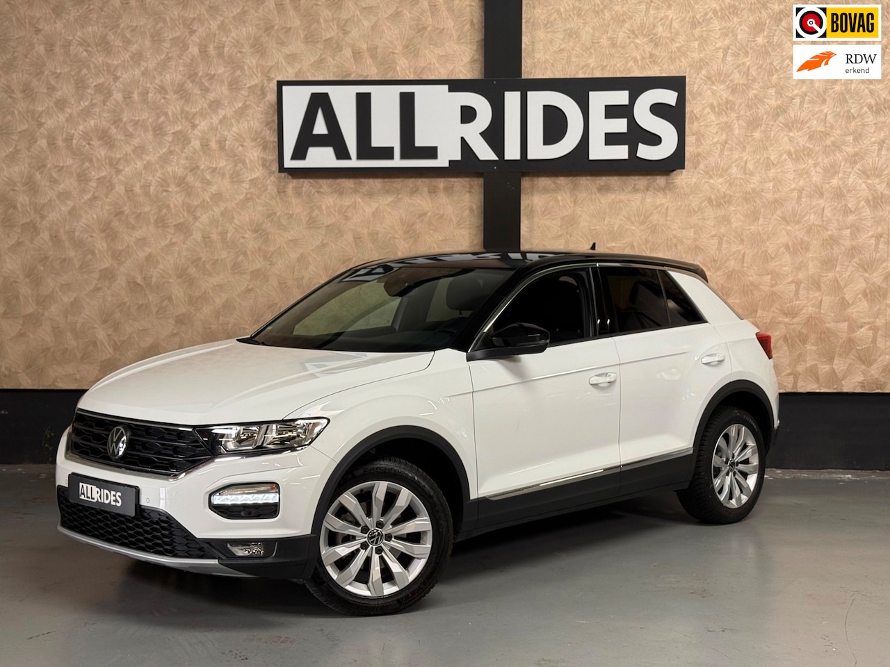 Volkswagen T-Roc - 1.5 TSI Sportline Business | Sfeerverlichting | Camera | Carplay | Stoelverwarming - AutoWereld.nl